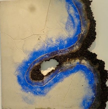 Martin Miguel 2014 ciment fibré, pigments sur cordeau, peinture à l’huile noire